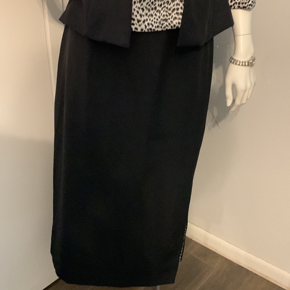 Very nice  3 pieces suit size 8p used once - Picture 3 of 6